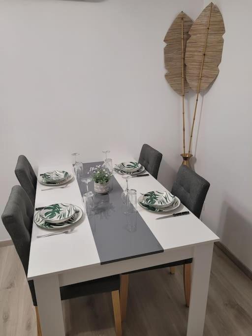 Saint-Julien-de-Peyrolas Appartement Tout Equipe En Rez-De-Jardin Entre Gard Et Ardeche מראה חיצוני תמונה