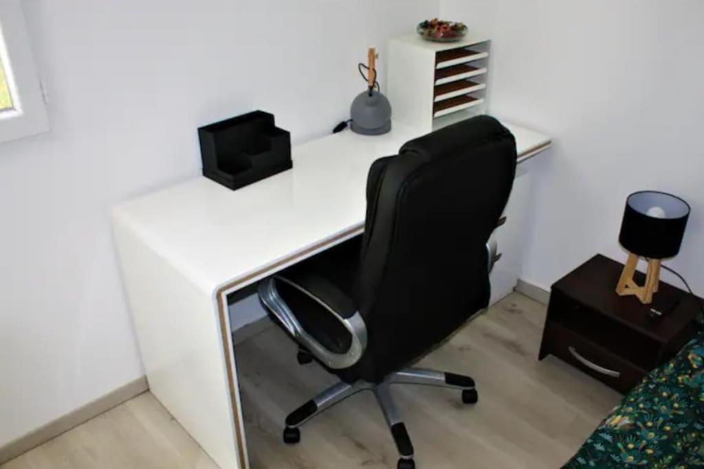 Saint-Julien-de-Peyrolas Appartement Tout Equipe En Rez-De-Jardin Entre Gard Et Ardeche מראה חיצוני תמונה